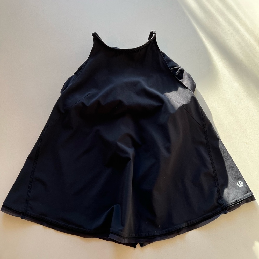 Lululemon black tank w/ built in bra.
